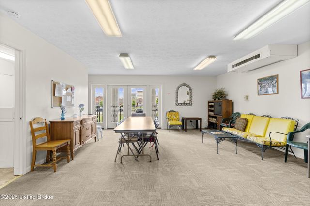 246 El Conquistador Pl, Louisville, KY 40220