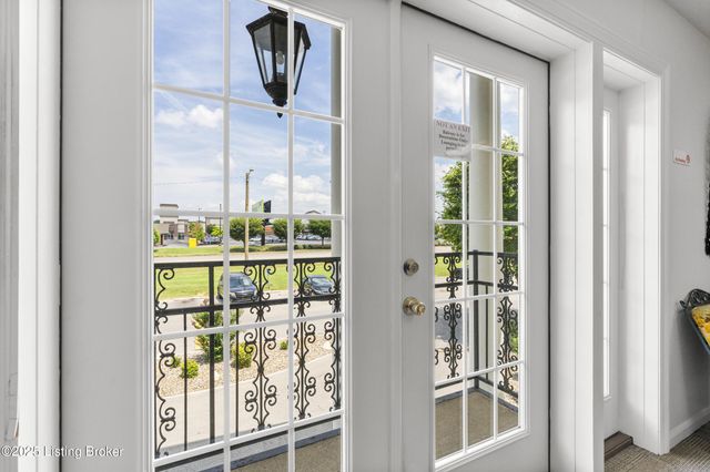 246 El Conquistador Pl, Louisville, KY 40220