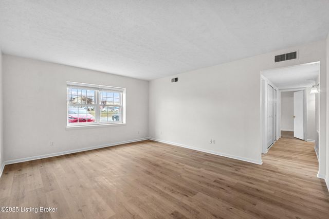 246 El Conquistador Pl, Louisville, KY 40220