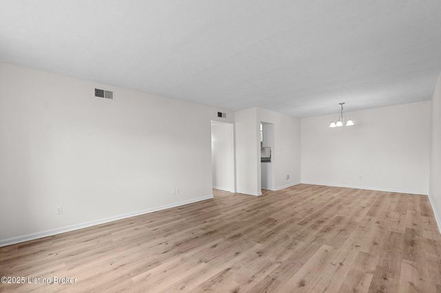 246 El Conquistador Pl, Louisville, KY 40220