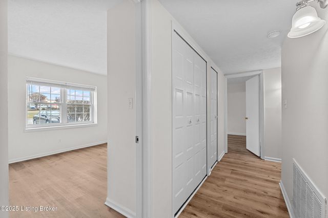 246 El Conquistador Pl, Louisville, KY 40220