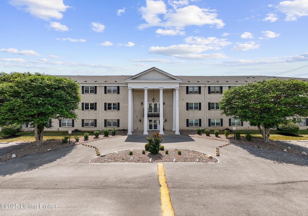 246 El Conquistador Pl, Louisville, KY 40220