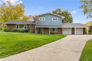 1 Saint Andrews Dr, Patterson Twp, PA 15010