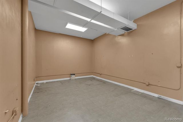 16906 E 9 Mile Road, Eastpointe, MI 48021