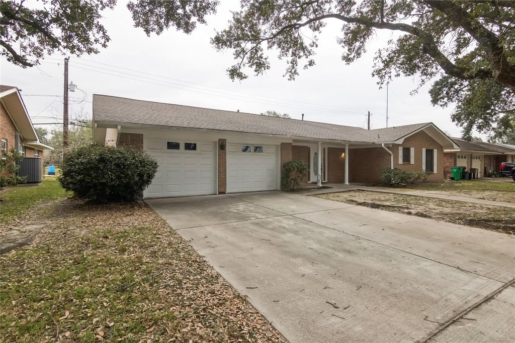 2303 Kipling Street, Baytown, TX 77520
