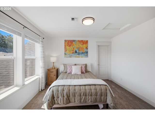 1492 Nw PENNY Ln, Albany, OR 97321