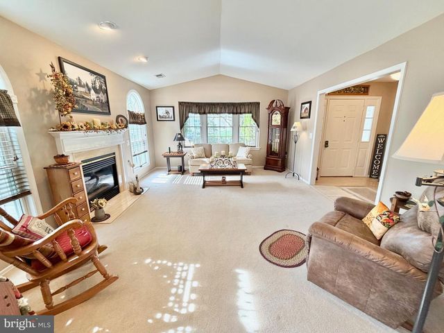 236 WAGON WHEEL LN, Columbus, NJ 08022