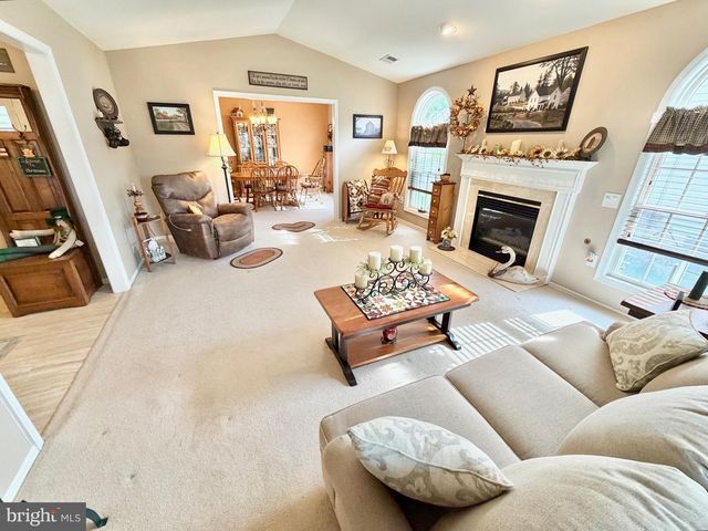 236 WAGON WHEEL LN, Columbus, NJ 08022