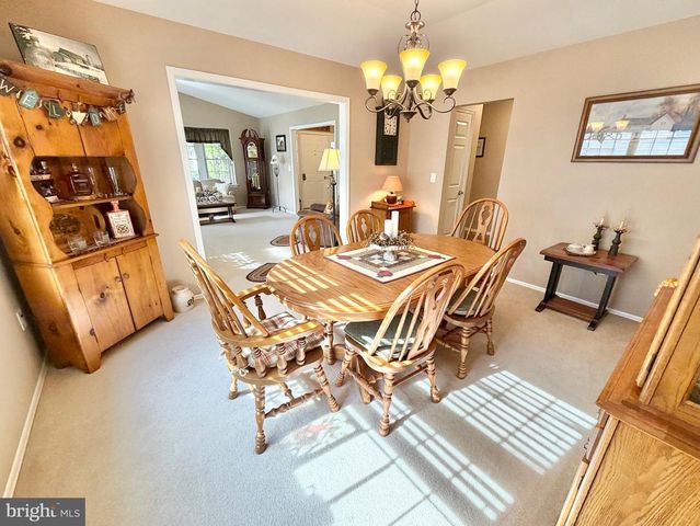 236 WAGON WHEEL LN, Columbus, NJ 08022