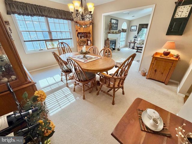 236 WAGON WHEEL LN, Columbus, NJ 08022