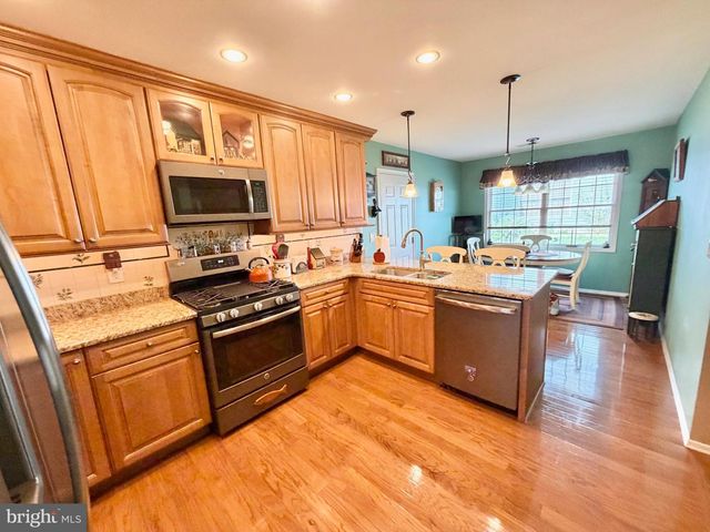 236 WAGON WHEEL LN, Columbus, NJ 08022