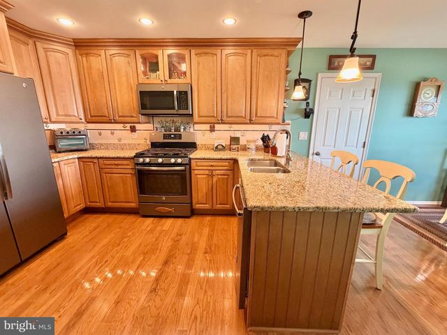 236 WAGON WHEEL LN, Columbus, NJ 08022