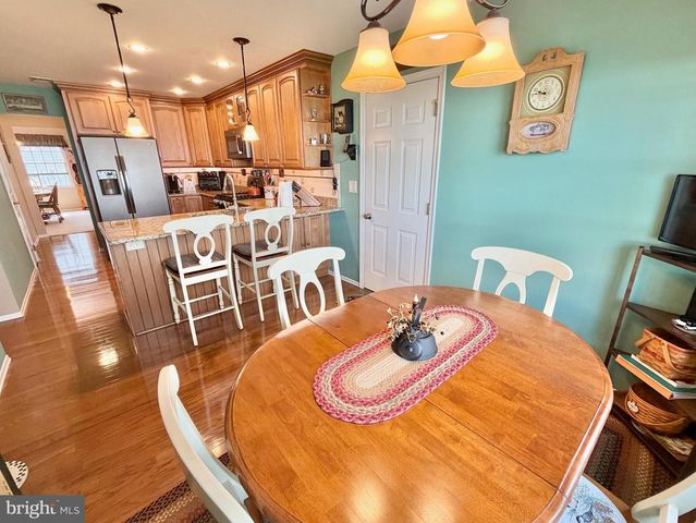 236 WAGON WHEEL LN, Columbus, NJ 08022