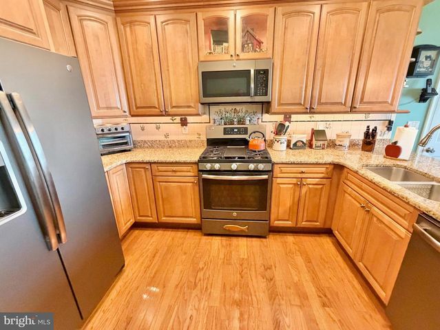 236 WAGON WHEEL LN, Columbus, NJ 08022