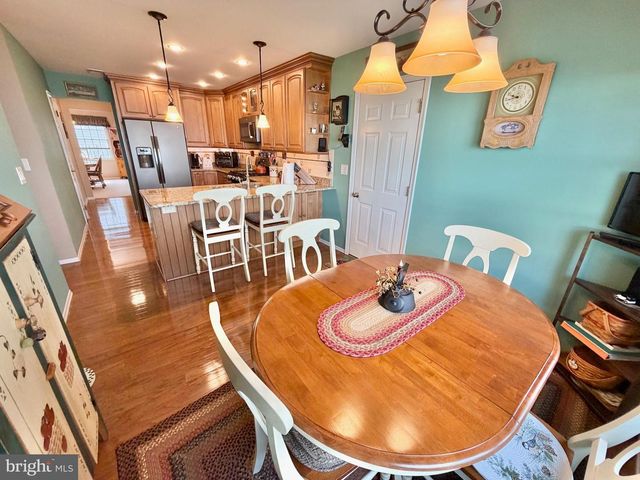 236 WAGON WHEEL LN, Columbus, NJ 08022