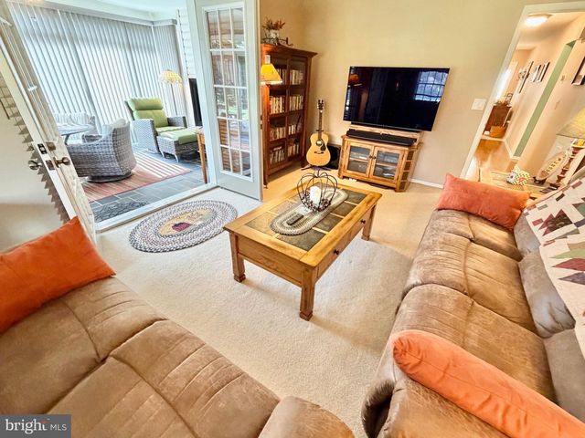 236 WAGON WHEEL LN, Columbus, NJ 08022