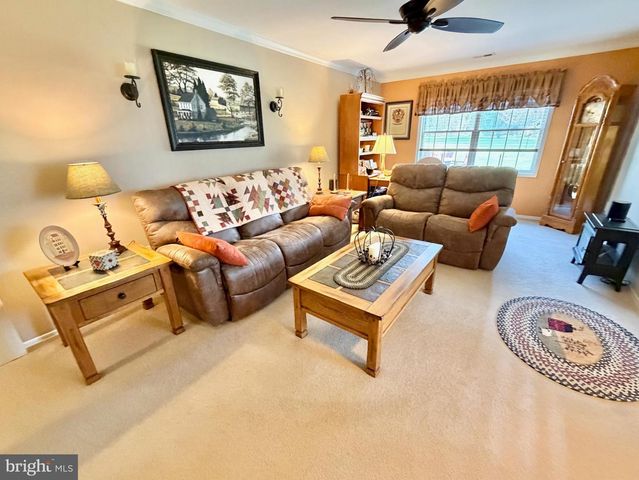 236 WAGON WHEEL LN, Columbus, NJ 08022