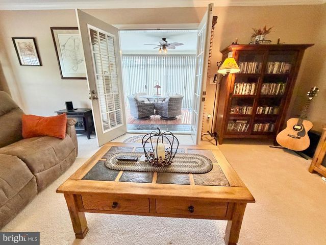 236 WAGON WHEEL LN, Columbus, NJ 08022