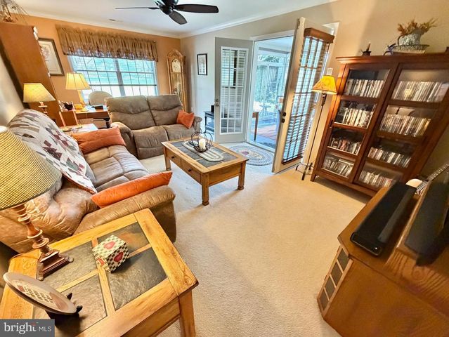 236 WAGON WHEEL LN, Columbus, NJ 08022