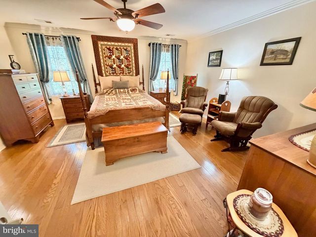 236 WAGON WHEEL LN, Columbus, NJ 08022