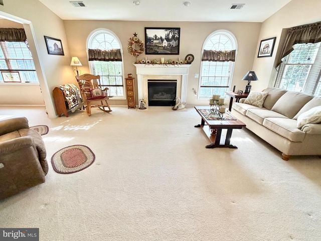 236 WAGON WHEEL LN, Columbus, NJ 08022