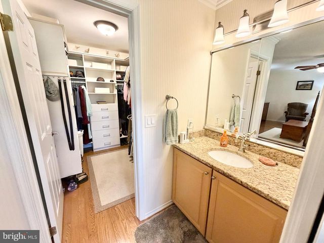 236 WAGON WHEEL LN, Columbus, NJ 08022