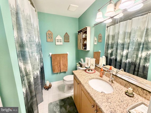 236 WAGON WHEEL LN, Columbus, NJ 08022