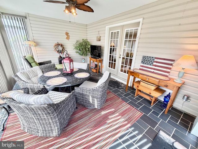 236 WAGON WHEEL LN, Columbus, NJ 08022