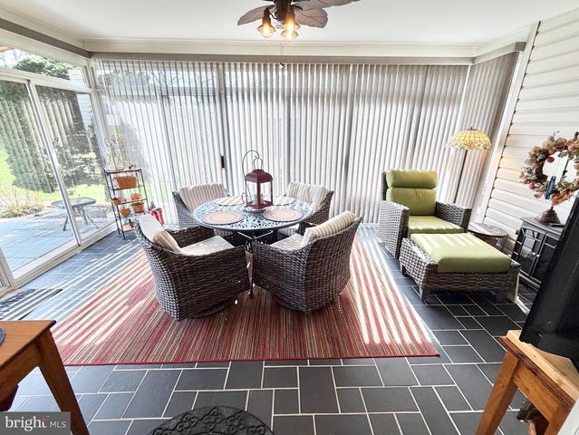 236 WAGON WHEEL LN, Columbus, NJ 08022