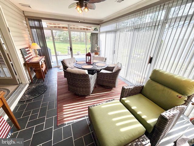 236 WAGON WHEEL LN, Columbus, NJ 08022