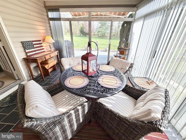 236 WAGON WHEEL LN, Columbus, NJ 08022