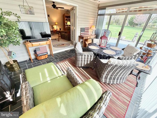 236 WAGON WHEEL LN, Columbus, NJ 08022