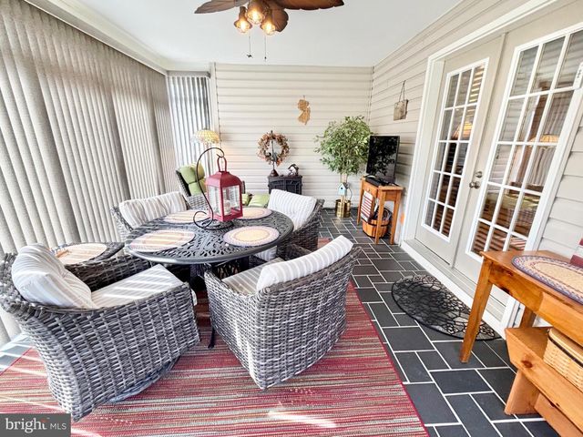 236 WAGON WHEEL LN, Columbus, NJ 08022