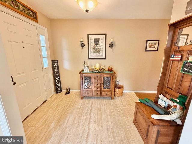 236 WAGON WHEEL LN, Columbus, NJ 08022