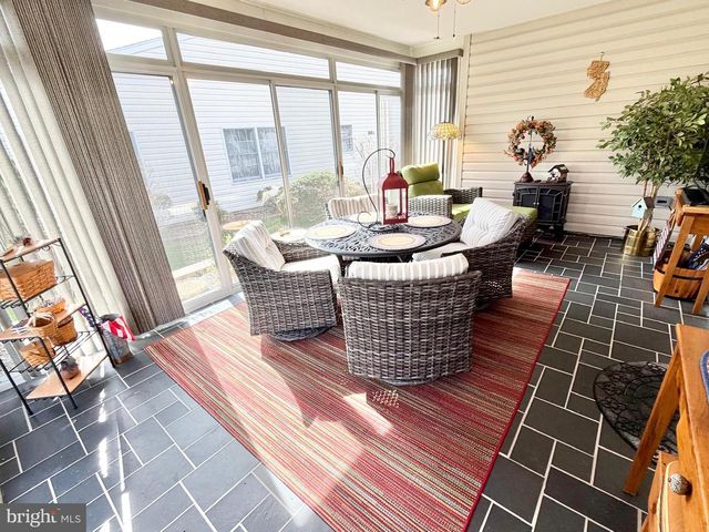 236 WAGON WHEEL LN, Columbus, NJ 08022