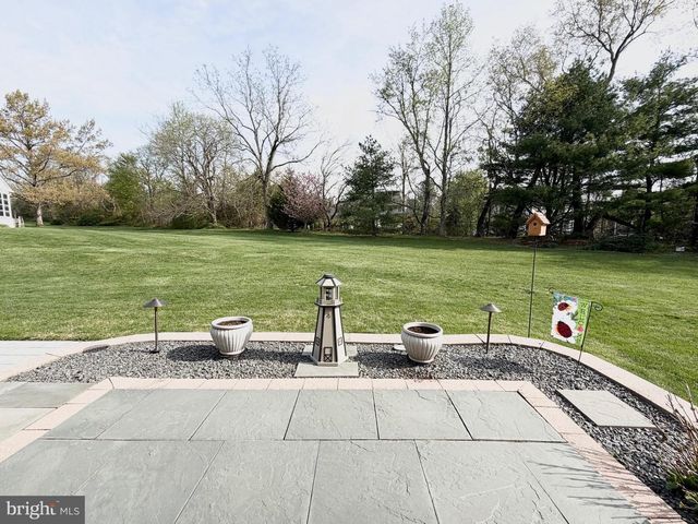 236 WAGON WHEEL LN, Columbus, NJ 08022