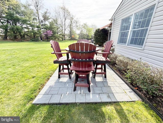 236 WAGON WHEEL LN, Columbus, NJ 08022