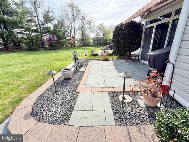 236 WAGON WHEEL LN, Columbus, NJ 08022