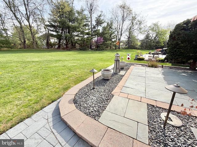 236 WAGON WHEEL LN, Columbus, NJ 08022