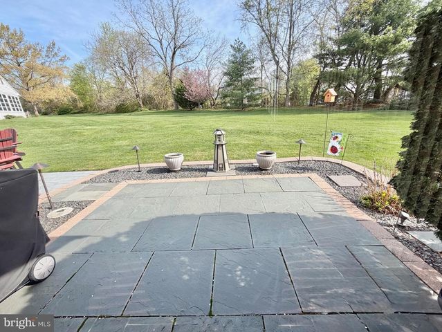 236 WAGON WHEEL LN, Columbus, NJ 08022