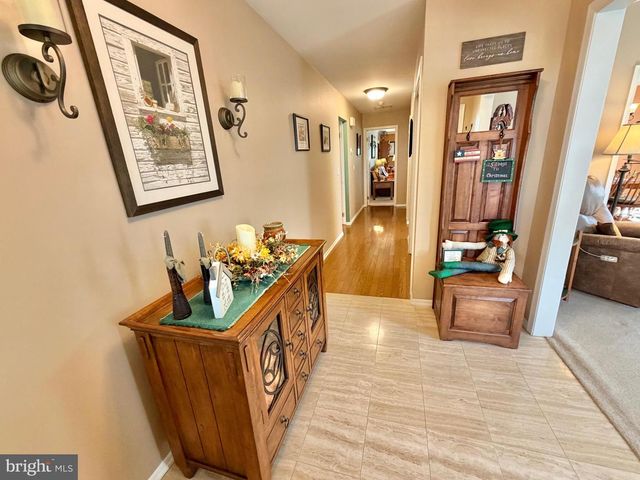 236 WAGON WHEEL LN, Columbus, NJ 08022