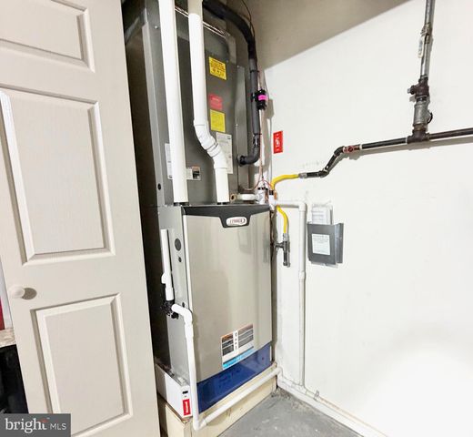 236 WAGON WHEEL LN, Columbus, NJ 08022