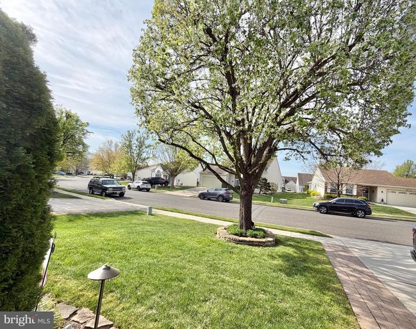 236 WAGON WHEEL LN, Columbus, NJ 08022