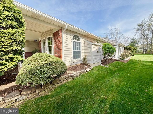 236 WAGON WHEEL LN, Columbus, NJ 08022