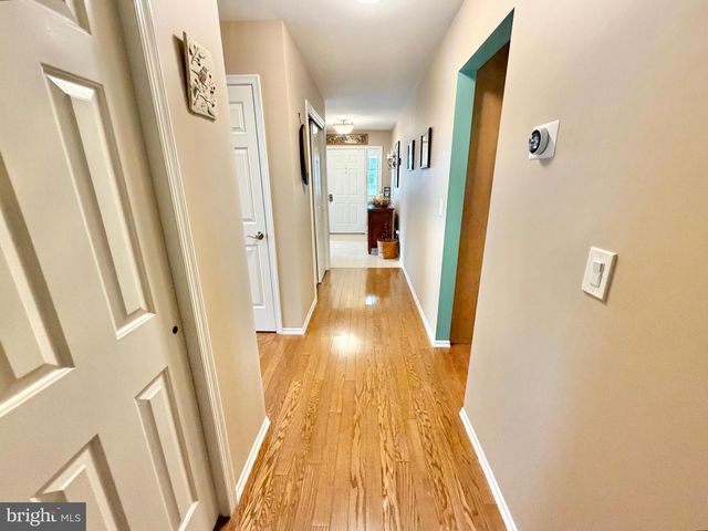 236 WAGON WHEEL LN, Columbus, NJ 08022