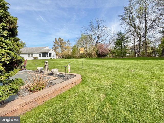 236 WAGON WHEEL LN, Columbus, NJ 08022