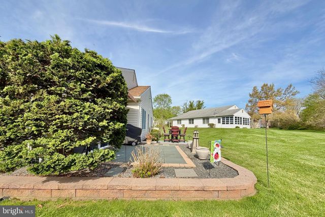 236 WAGON WHEEL LN, Columbus, NJ 08022