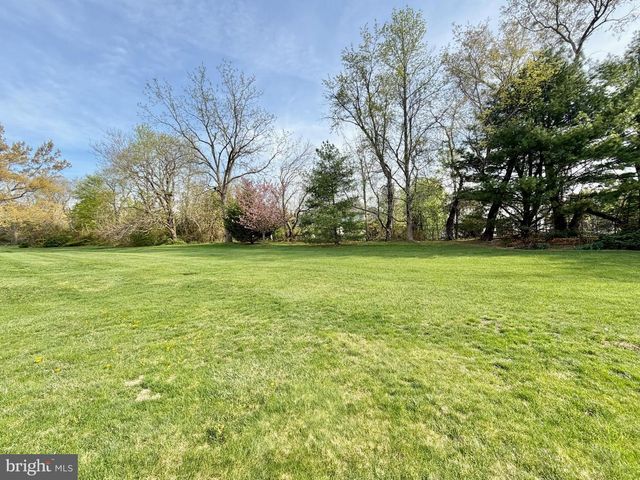 236 WAGON WHEEL LN, Columbus, NJ 08022