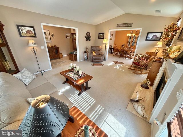 236 WAGON WHEEL LN, Columbus, NJ 08022