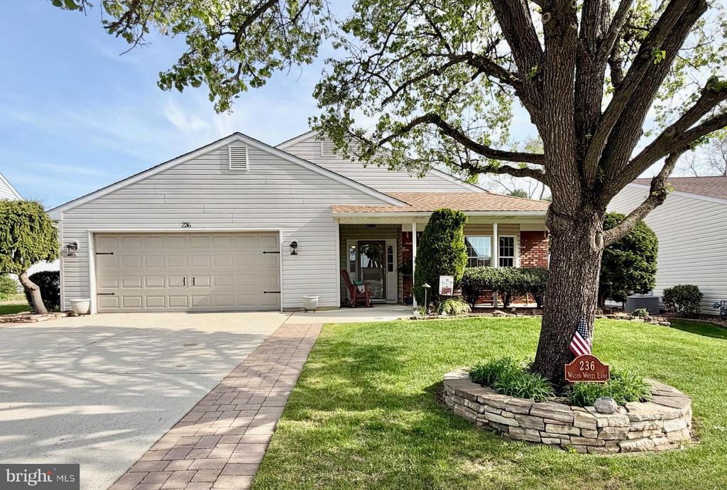236 WAGON WHEEL LN, Columbus, NJ 08022